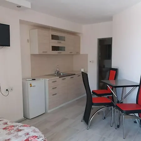 Guest House Family بيت ضيافة 3*