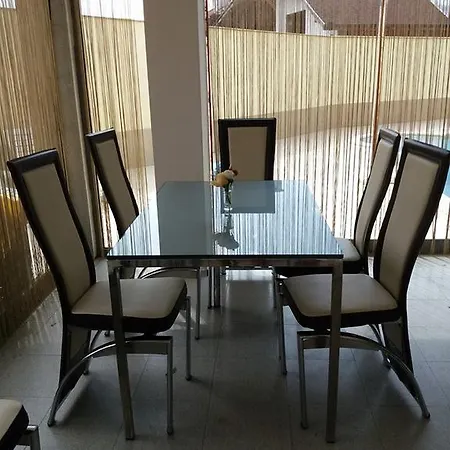 Guest House Family بيت ضيافة